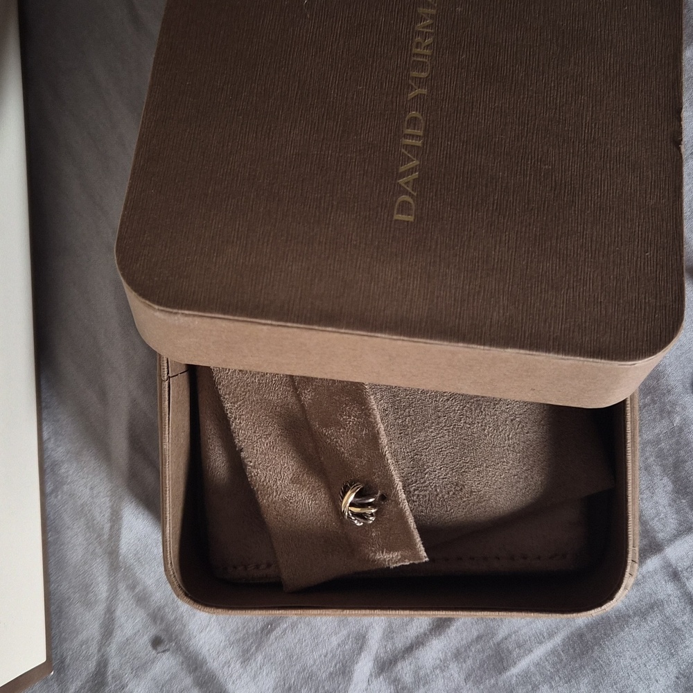 DAVID YURMAN - Crossover Stud Earrings - Picture 5 of 10